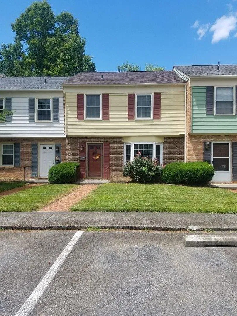 Nice Haymarket Square Townhouse — Photo 1