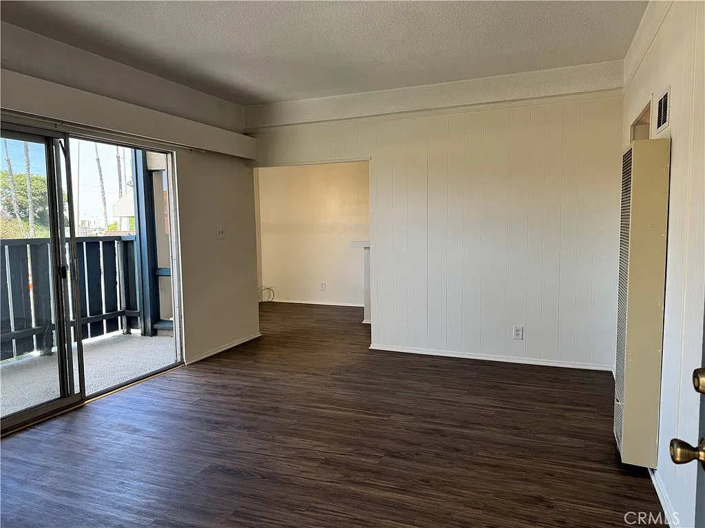 2 bed, 750 sqft, $3,300 — Photo 3