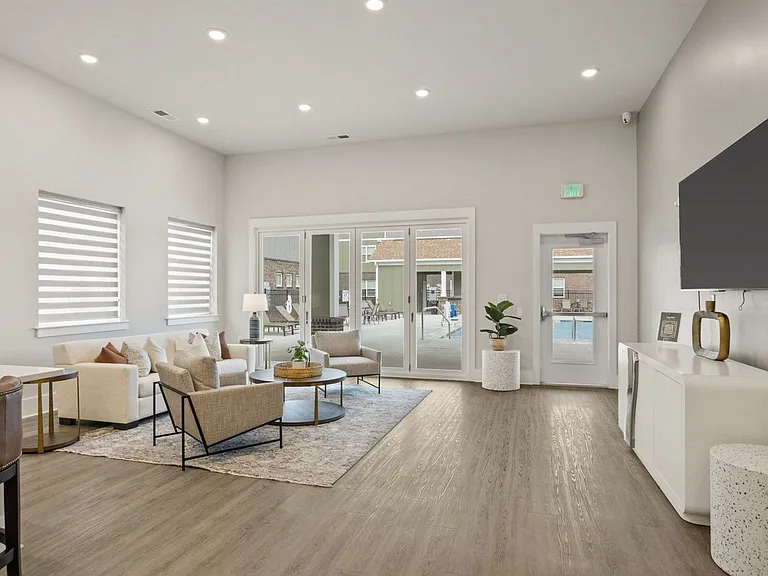 The Grande at Geyser Falls Luxury Apartments — Photo 18