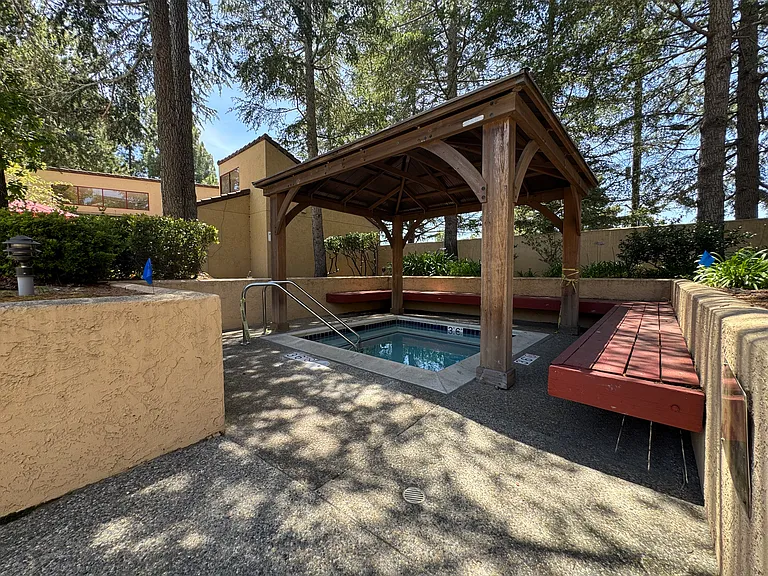 25912 Hayward Blvd — Photo 30