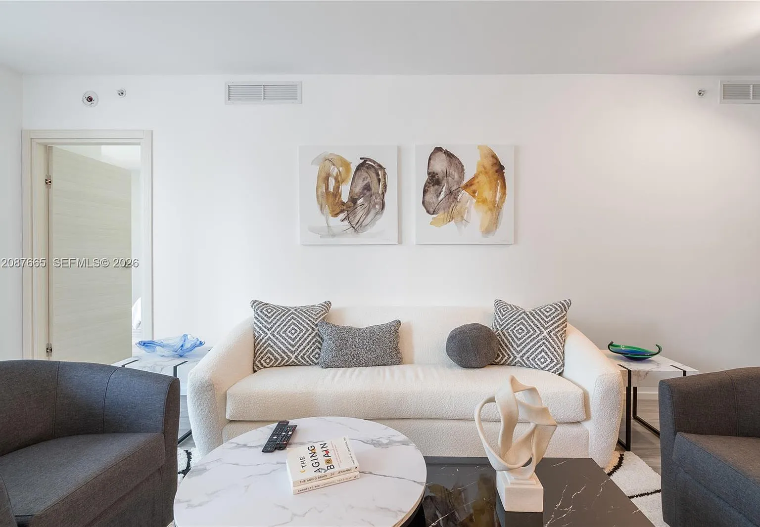 801 Sma Residences Condo — Photo 2