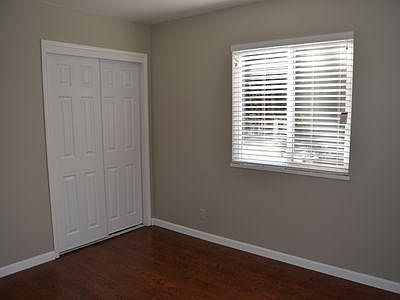 3rd image of 994 Helen Ave APT 2