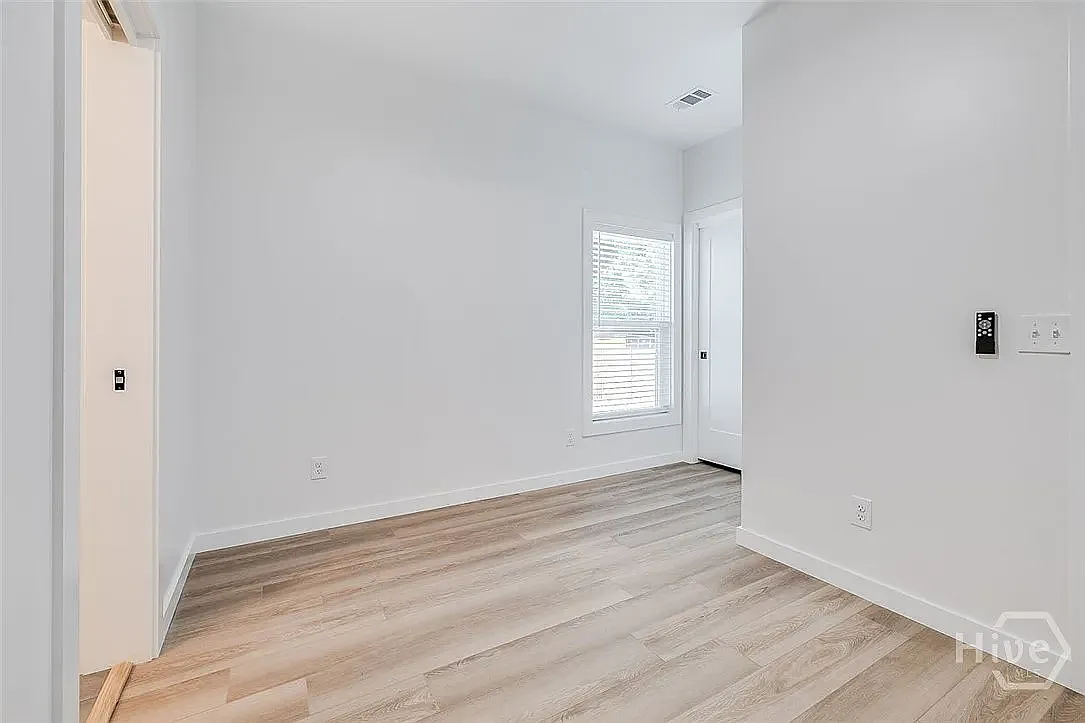 2 bed, 1100 sqft, $1,850 — Photo 2