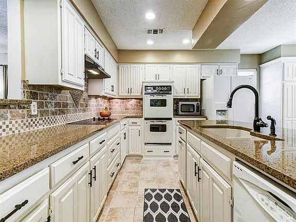 3rd image of 3012 Sheraton Dr