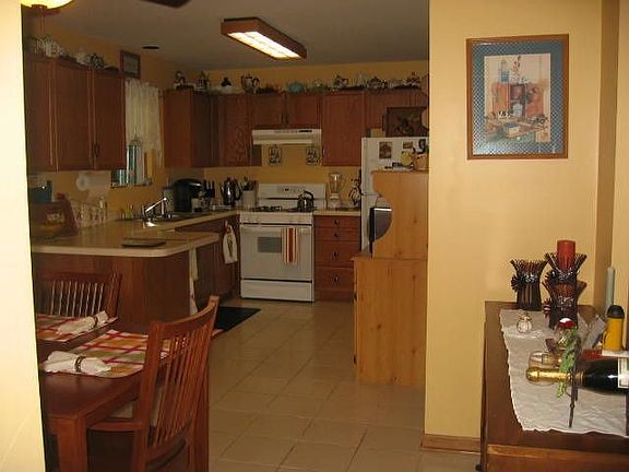 3rd image of 1412 Lawrence Ct