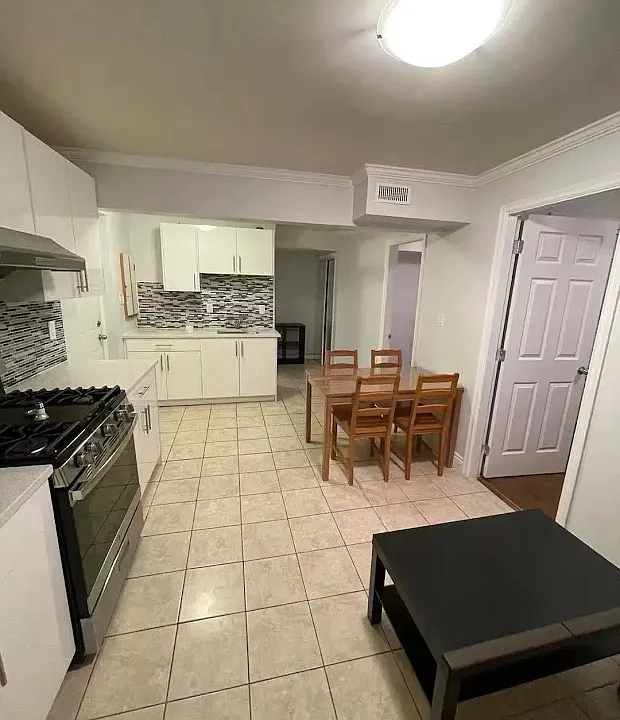 6511 Granville Cres