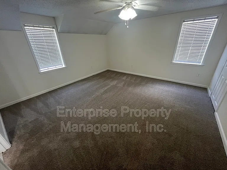 9161 Gainsborough Dr — Photo 24