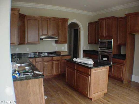 5th image of 1 Grey Oaks Ct