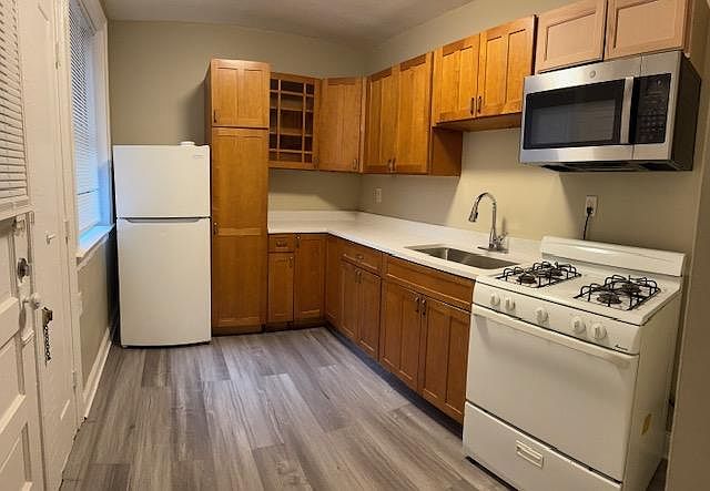 1st image of 6217 N Artesian Ave APT 1E