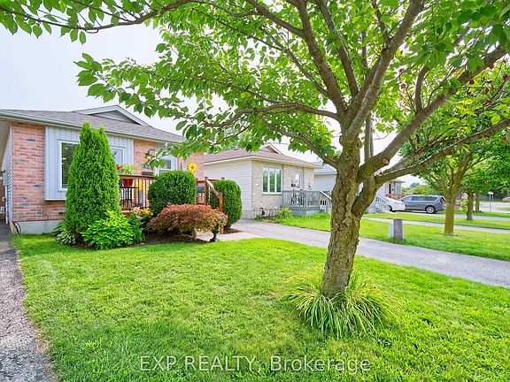2nd image of 321 Simpson Cres