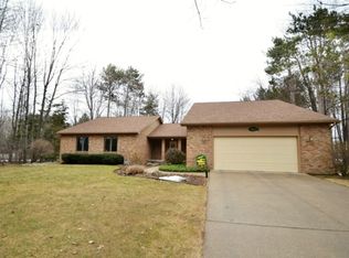 5814 Thornberry Dr, Midland, MI 48640