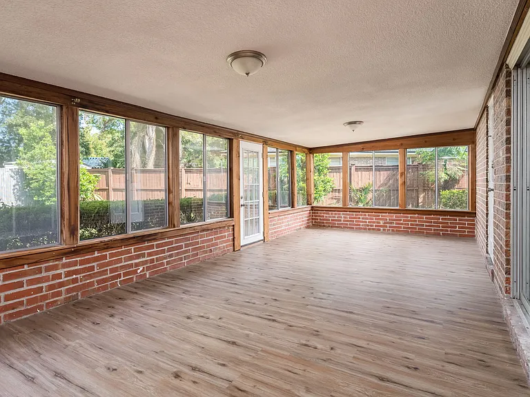 261 Dillon Dr — Photo 18