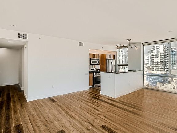 3rd image of 321 10th Ave Unit 1501