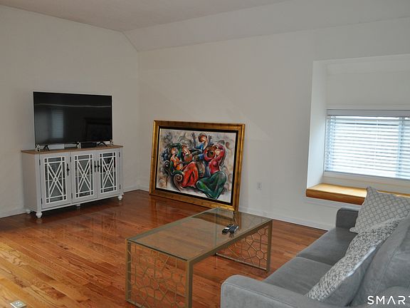 2nd image of 29 Crocus Lane #29