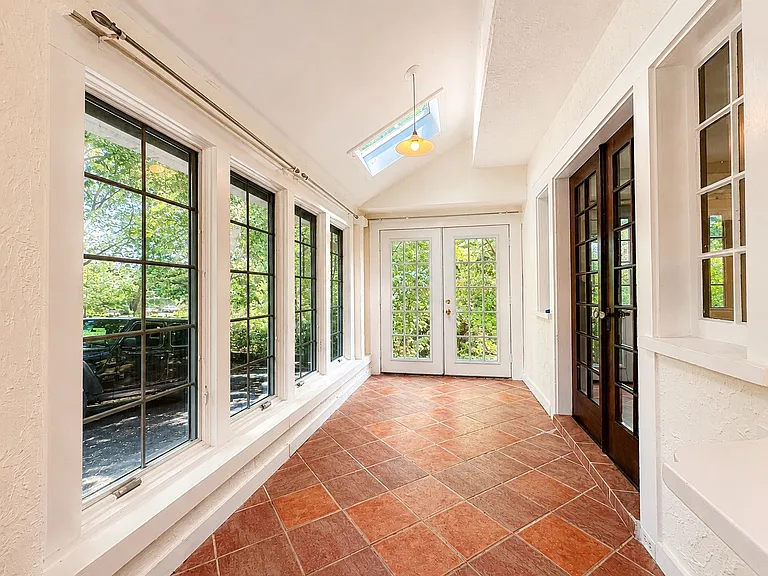 1 Edgehill Rd — Photo 10