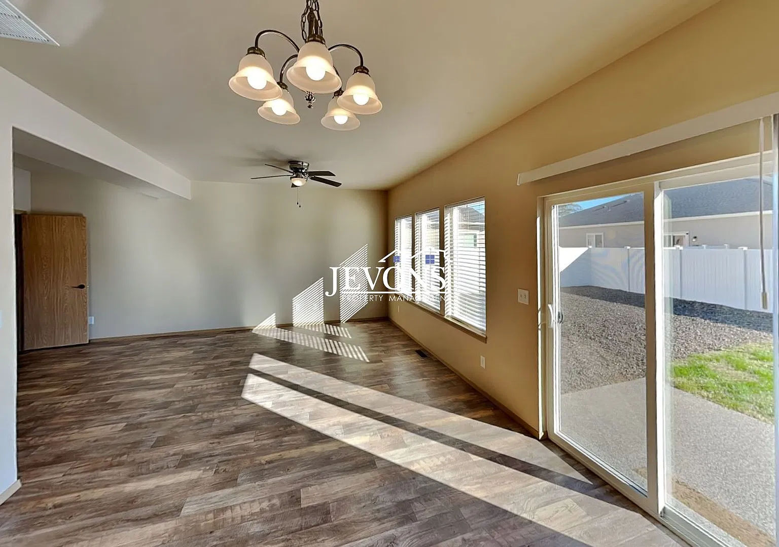 2900 Swan Ave — Photo 4