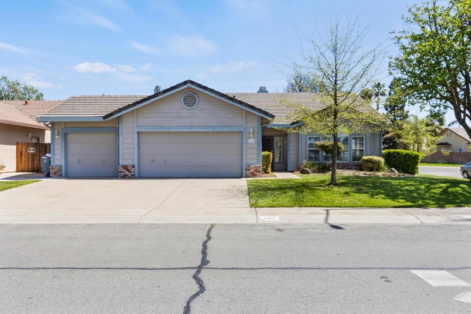 1084 Yolanda Dr photo 1