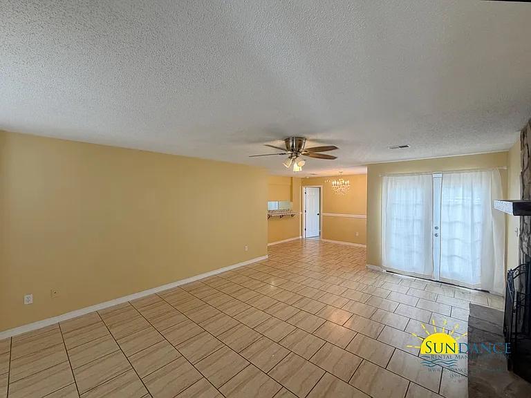 134 Midland Ct — Photo 3