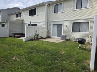 621 Breakers Pt, Schaumburg, IL 60194