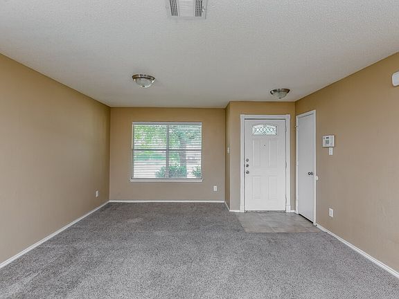 5th image of 949 Canary Dr