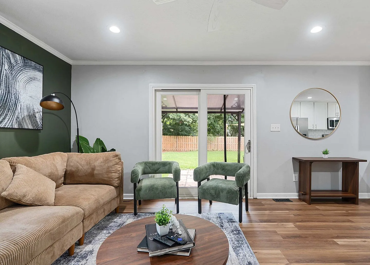 5 bed, 2.0 bath, 2292 sqft, $4,027 — Photo 1
