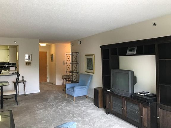 4th image of 1704 N Park Dr APT 614
