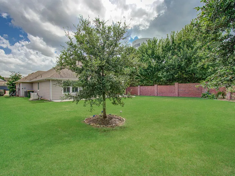 2524 Hagerman Ct — Photo 40