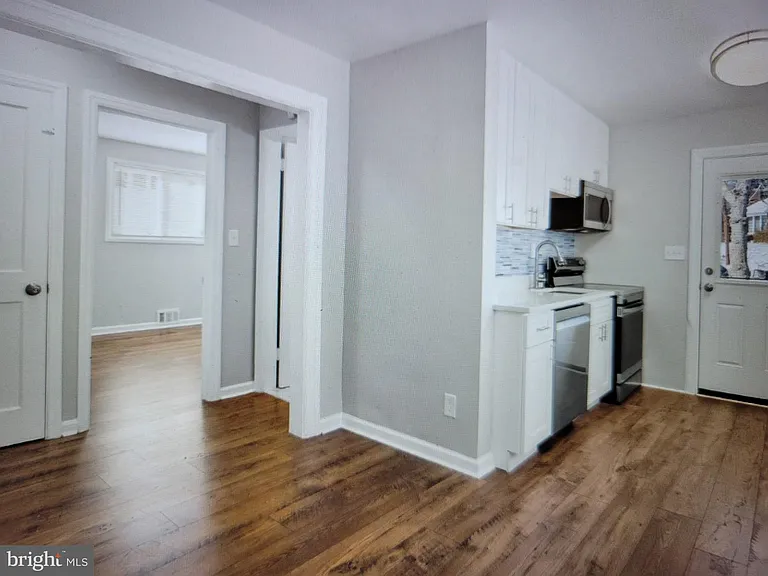 10404 Insley St — Photo 3