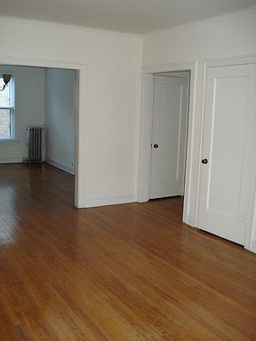 3rd image of 1611 W Thome Ave APT 2S