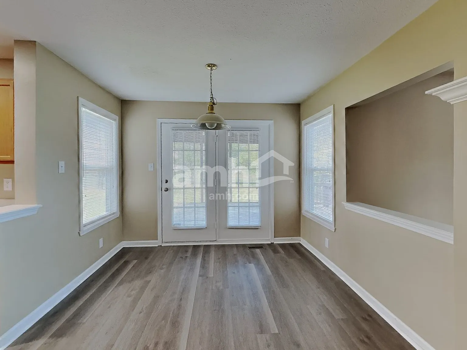 4 bed, 2.5 bath, 3796 sqft, $3,030 — Photo 4
