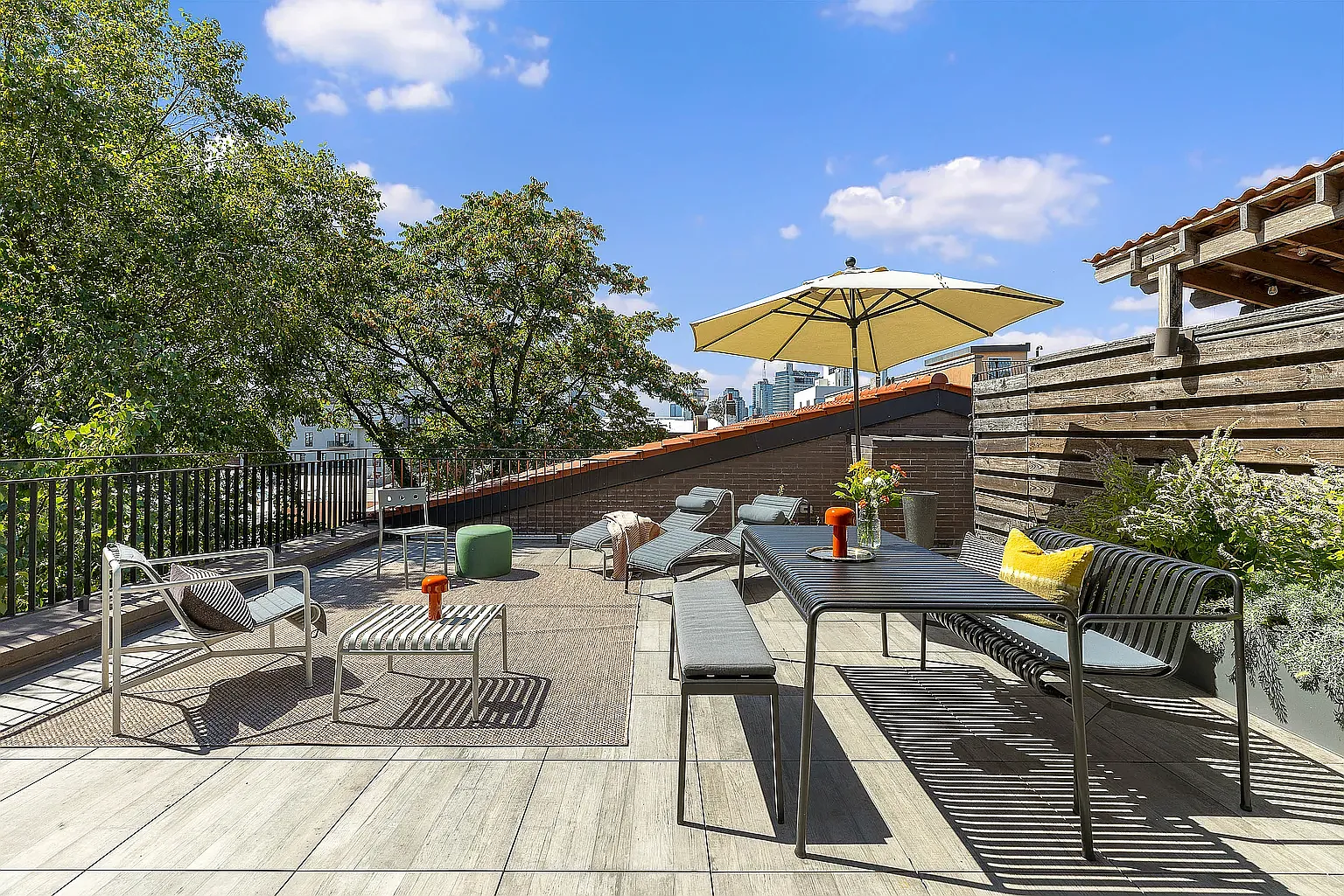 533 Leonard Street — Photo 4