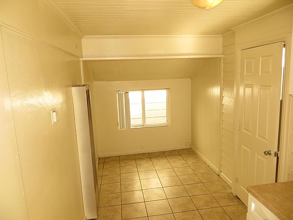 5th image of 350 N Ventura Ave #2