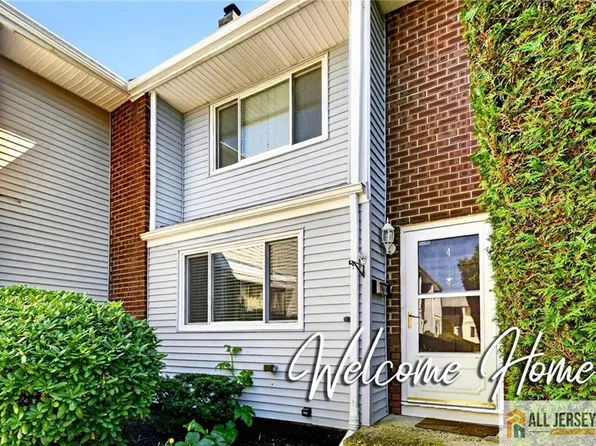 4 Quincy Cir, Dayton, NJ 08810