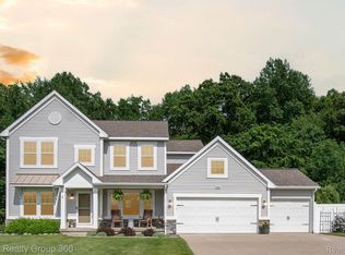 5626 Gem Dr, Howell, MI 48855