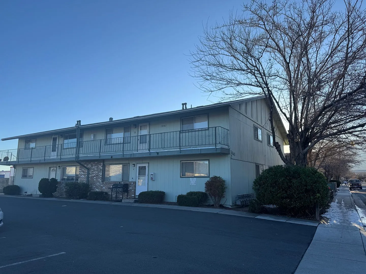 Charming 2-Bedroom Apartment for Rent Prime Carson City Location! — Photo 1