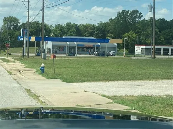 103 S Commercial St, Harrisonville, MO 64701