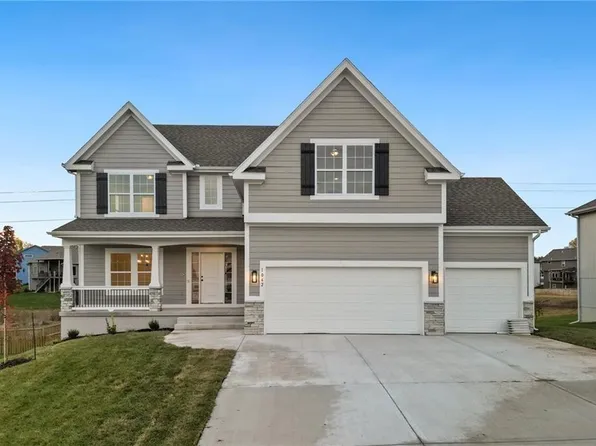 1062 Fir Ln, Liberty, MO 64068