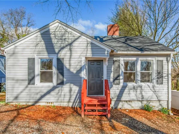 414 Circle Dr, Mount Airy, NC 27030