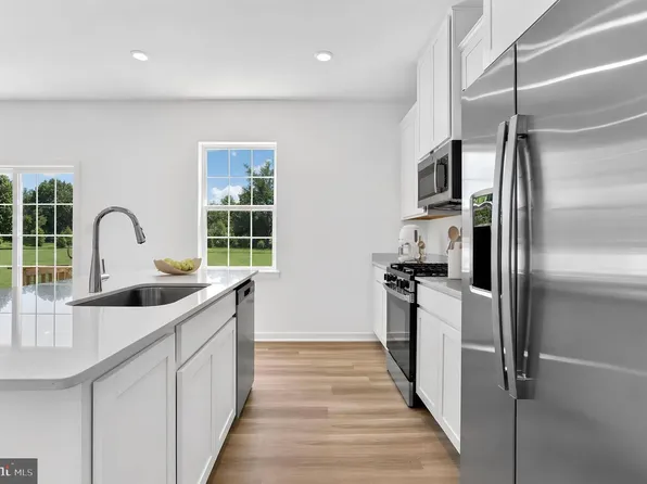 17 Handbell Ln, Sicklerville, NJ 08081