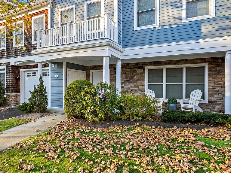 28 Andrew Ct — Photo 3