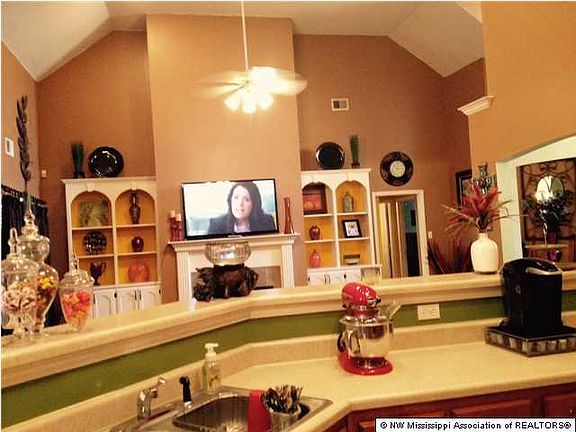 5th image of 757 Sweetwater Dr