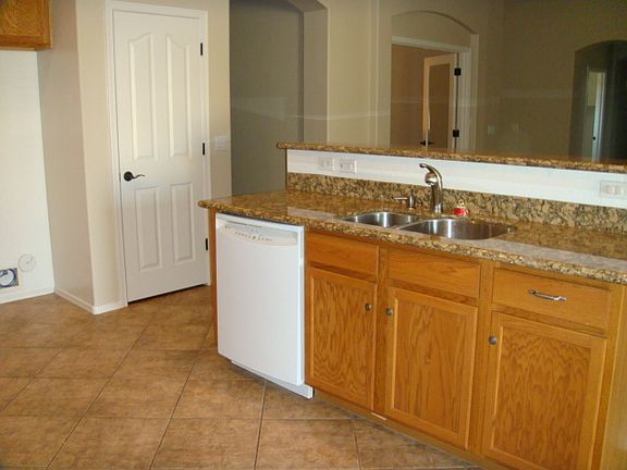 4th image of 945 N BALBOA Drive