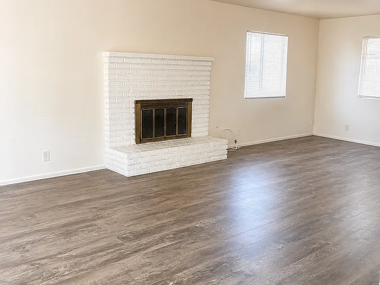 034-220-226 Stine Rd — Photo 2