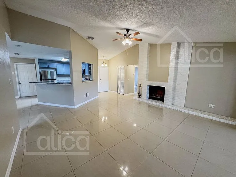 17633 Meadowbridge Dr — Photo 4
