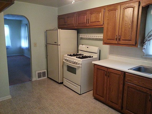 4th image of 2303 King Ave
