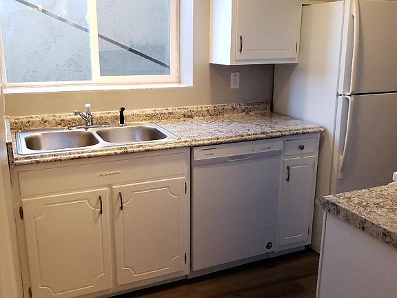 Kitchen with Fridge and Dish Washer