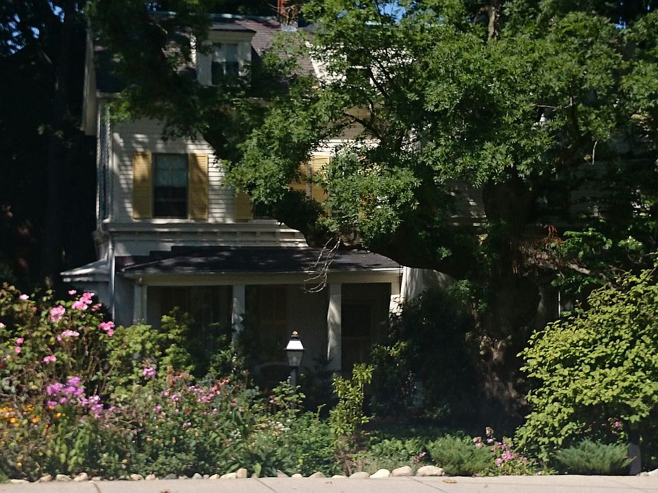 2nd image of 205 Walnut St