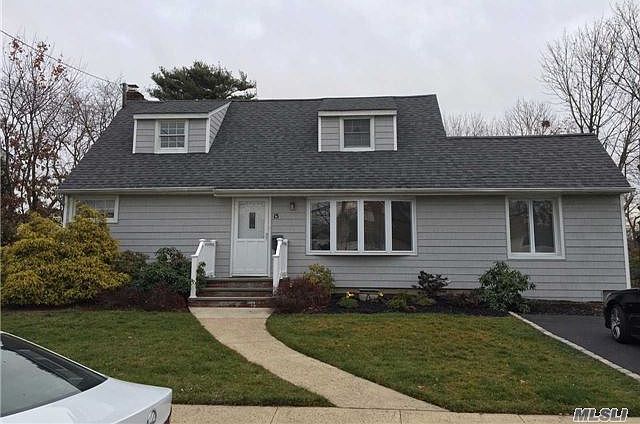 1st image of 15 Willow Dr
