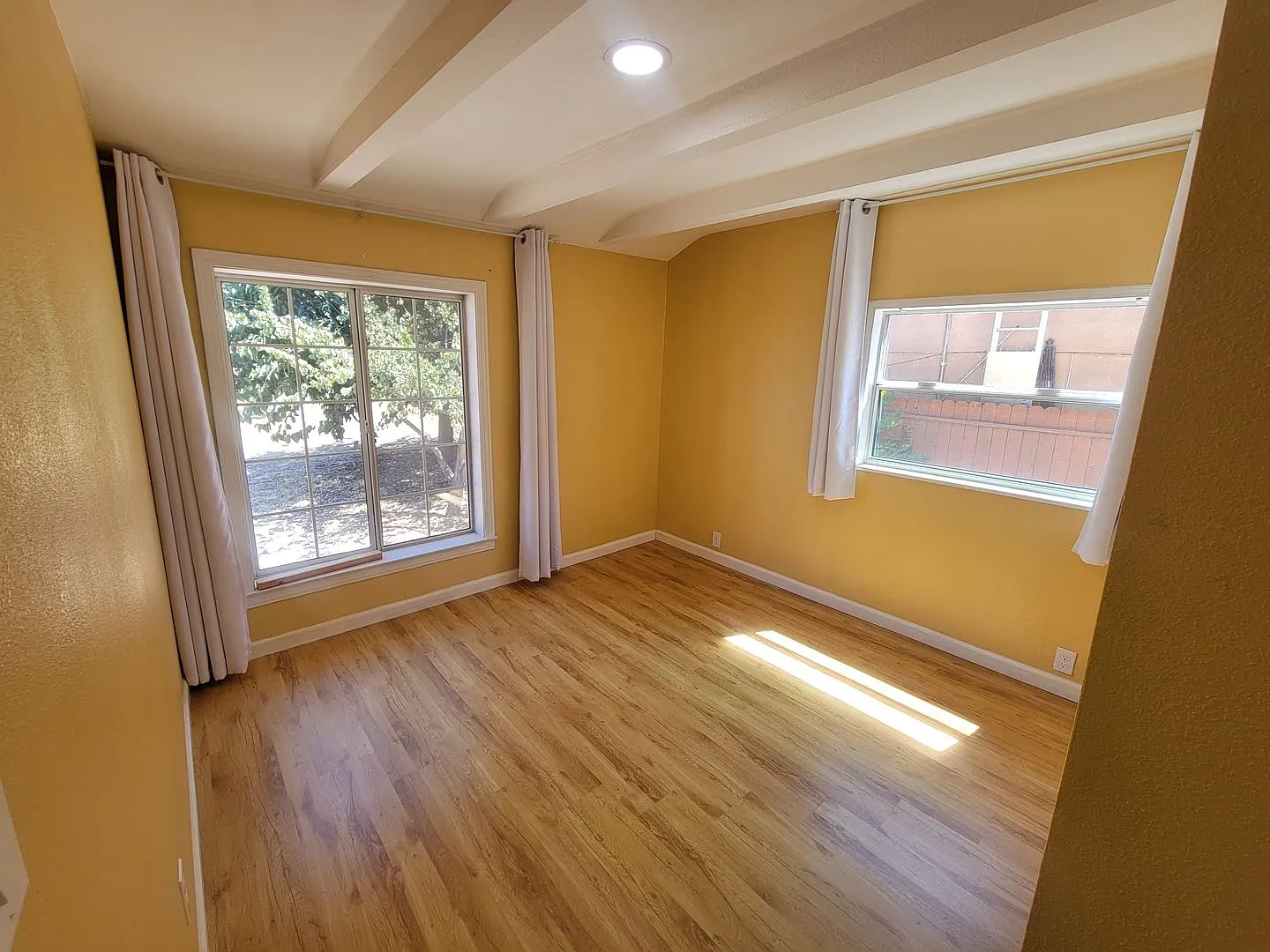 Available Soon! Lovely 5 Bed / 2 Bath Home In Sacramento, Ca — Photo 2