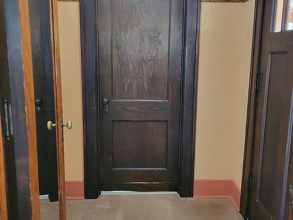 5th image of 209 W Church St